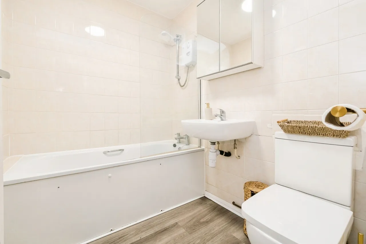 Stirling Close, Rainham, Essex, RM13, photo 6