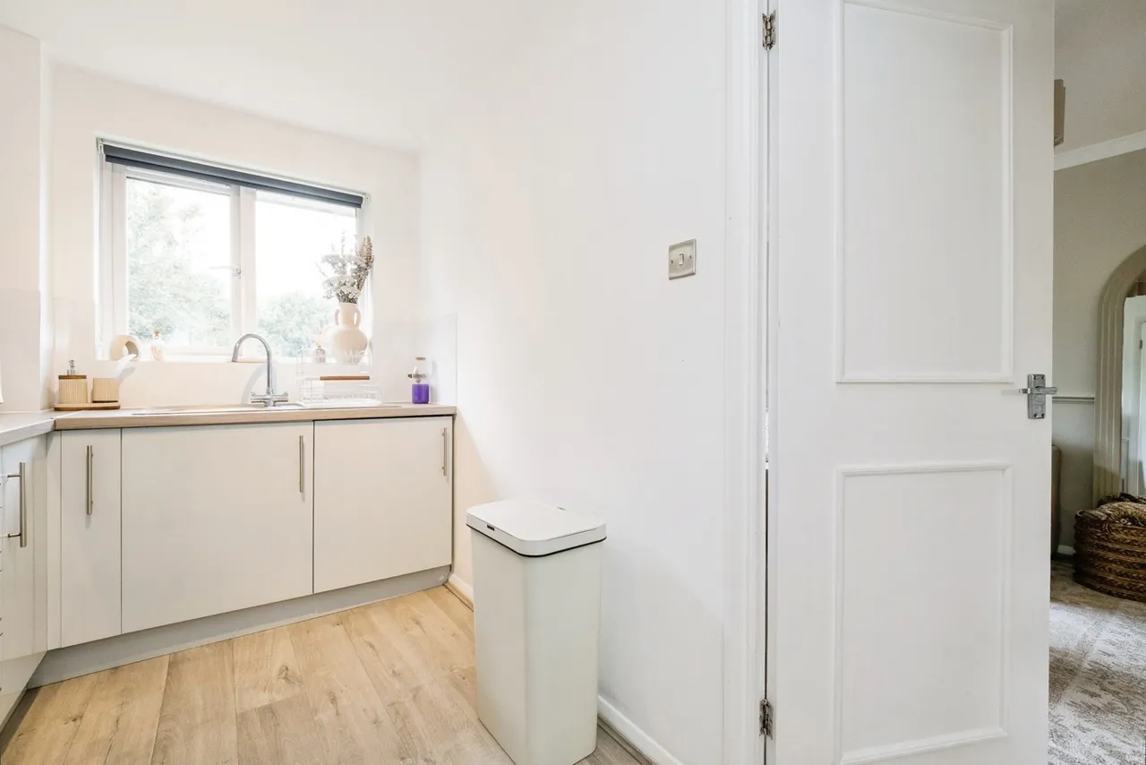 Stirling Close, Rainham, Essex, RM13, photo 13