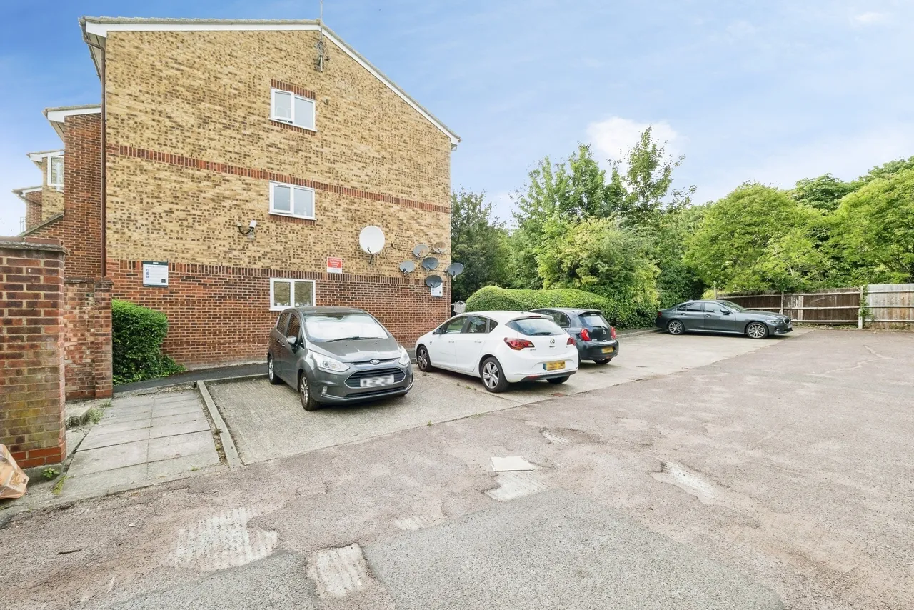 Stirling Close, Rainham, Essex, RM13, photo 7