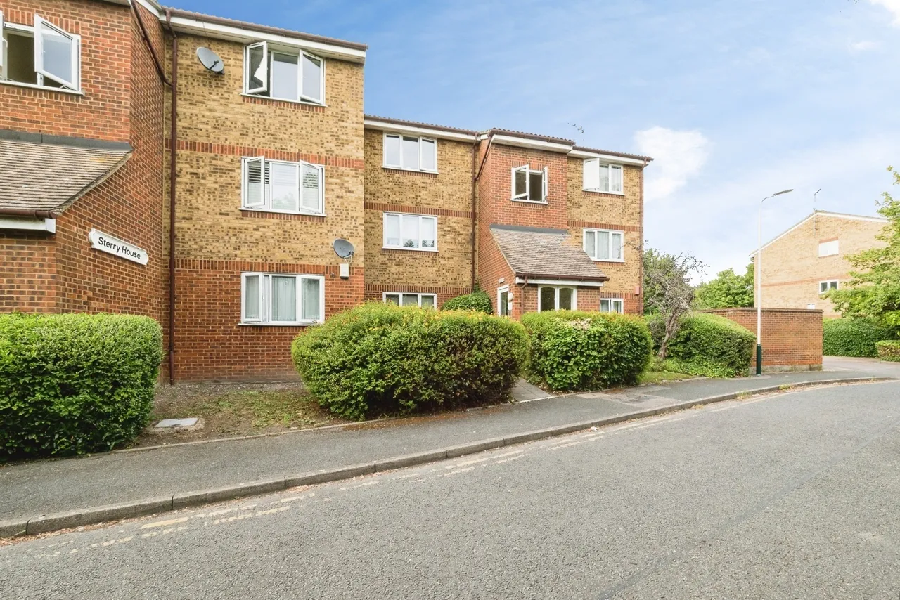 Stirling Close, Rainham, Essex, RM13, photo 21