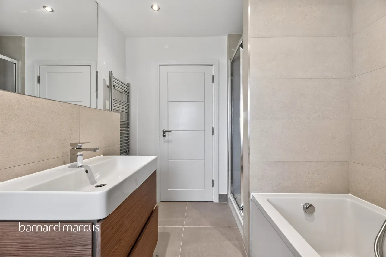Brunswick Close, Epsom, KT17, photo 13