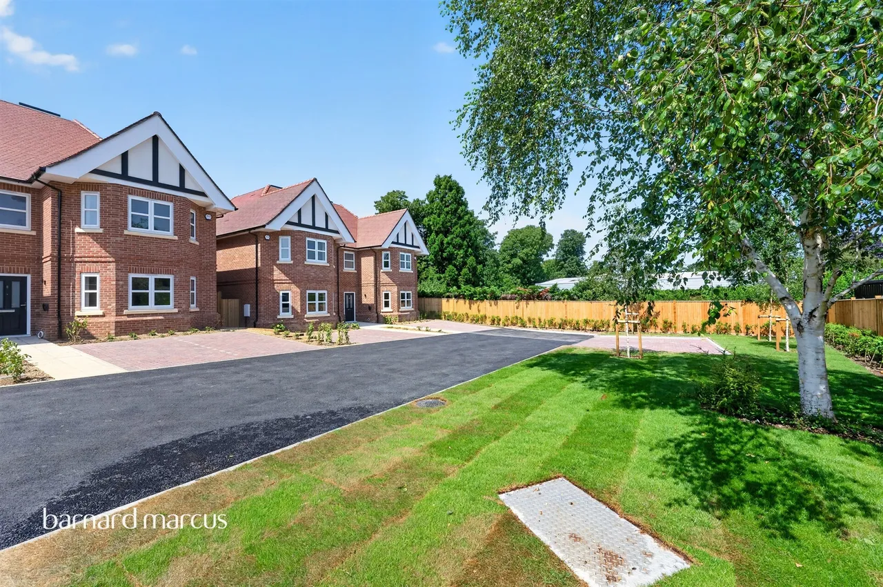 Brunswick Close, Epsom, KT17, photo 3