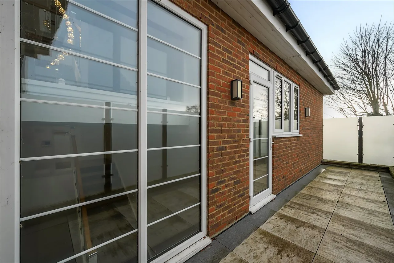 Bathurst Walk, Iver, SL0, photo 10