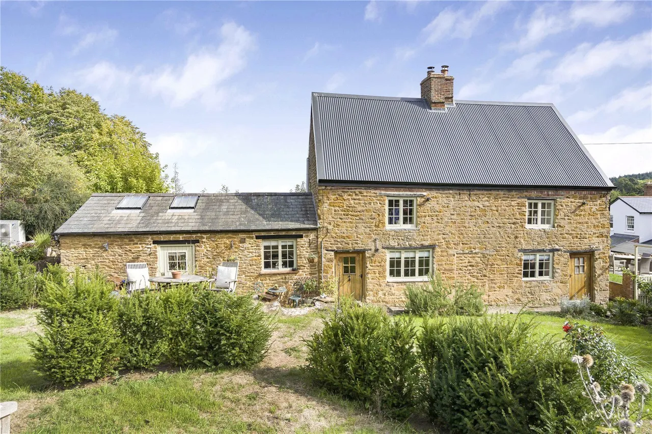 2 bed property to rent, Stoneway, Badby, NN11