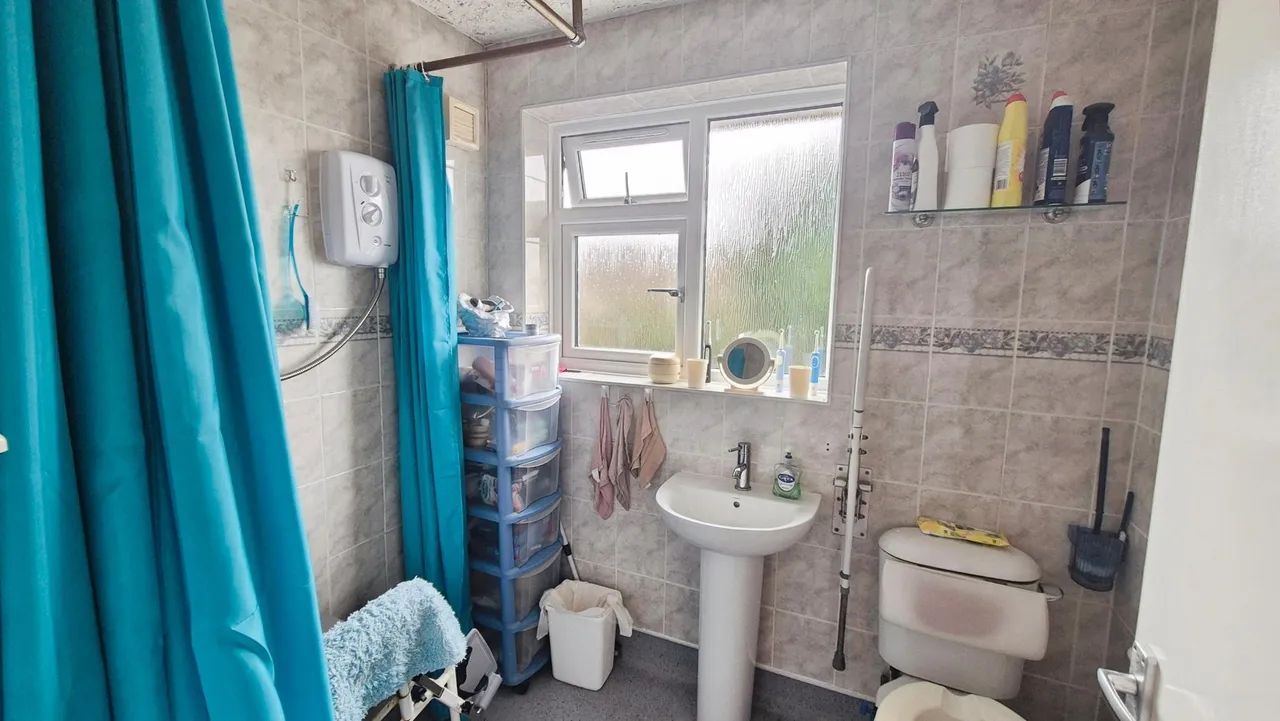 Tylecote Crescent, Great Haywood, ST18, photo 14