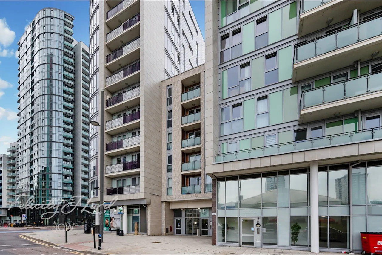 Rick Roberts Way, London, photo 2