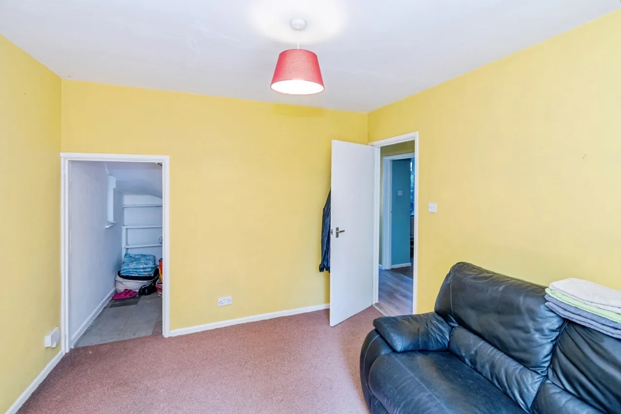 Stuart Crescent, Winchester, SO22, photo 3