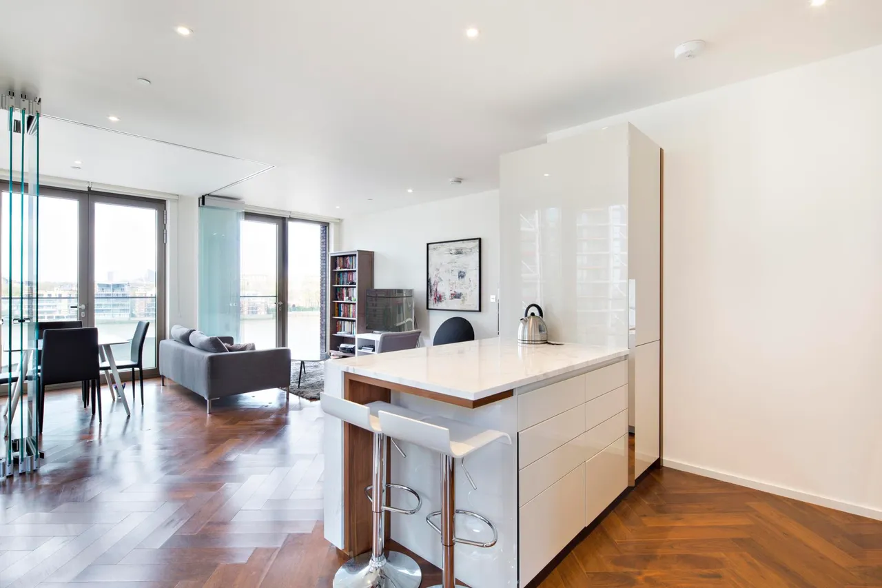1 bed flat for sale, Embassy Gardens, London, SW11