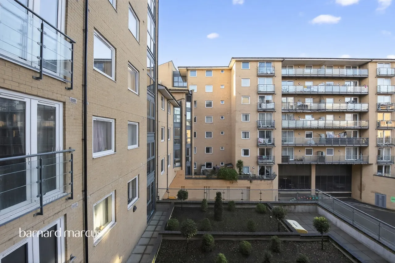 High Street, Feltham, TW13, photo 14