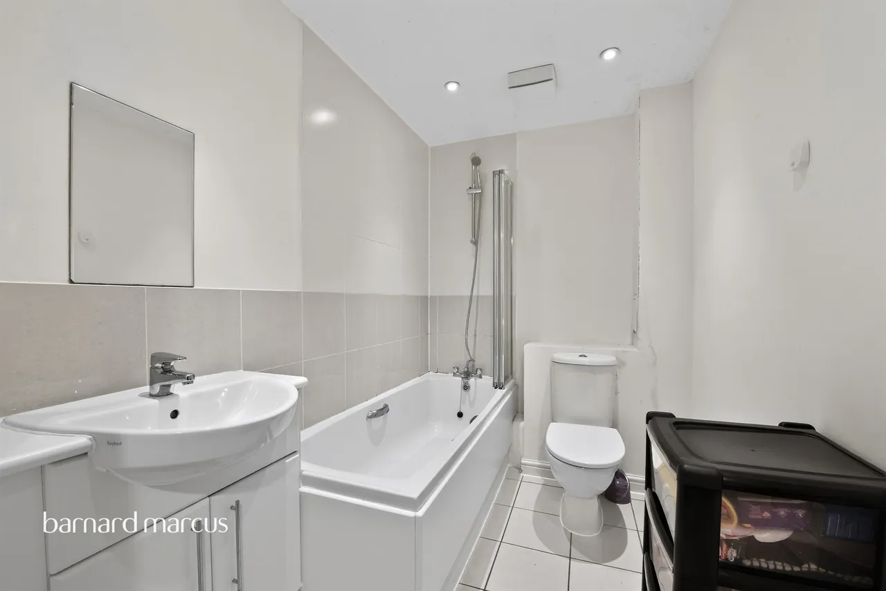 High Street, Feltham, TW13, photo 7