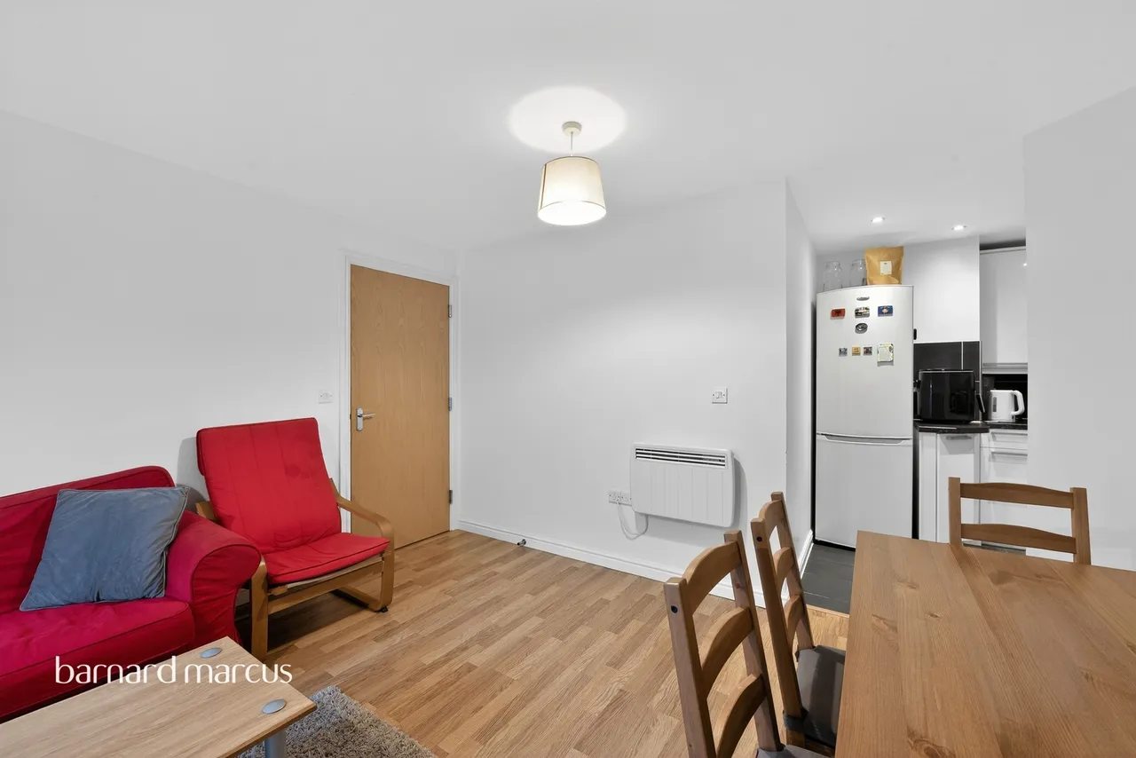 High Street, Feltham, TW13, photo 4