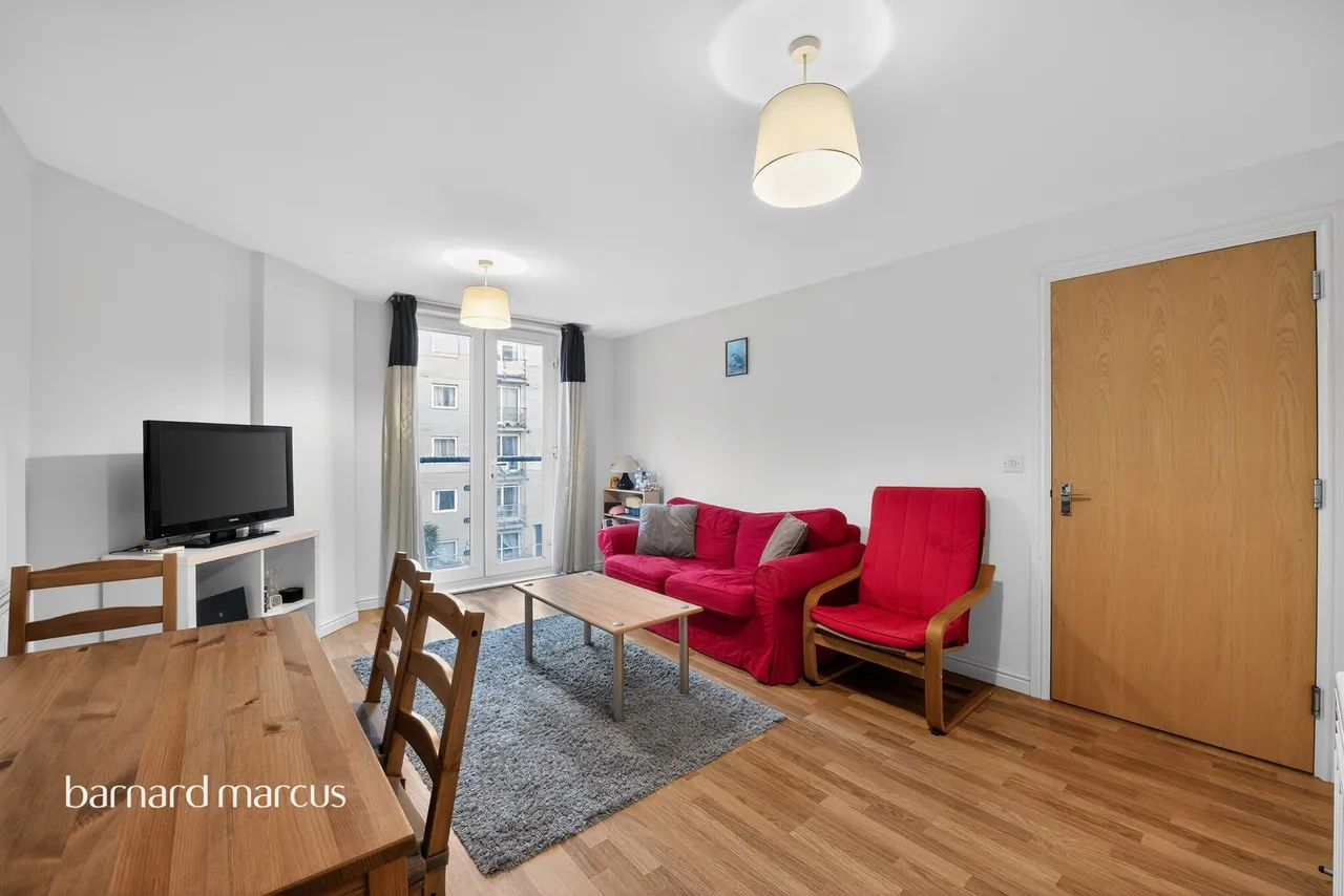 High Street, Feltham, TW13, photo 3