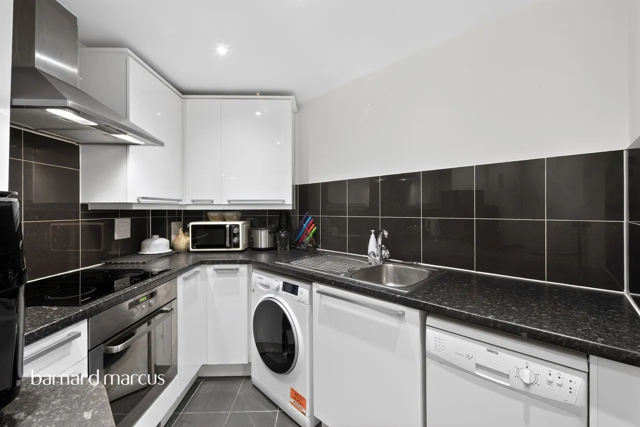 High Street, Feltham, TW13, photo 6