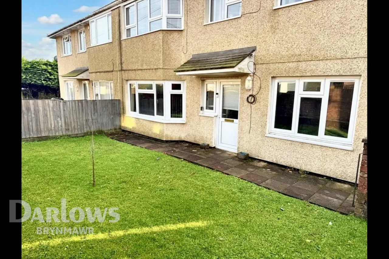 2 bed flat for sale, Twyncynghordy Place, Brynmawr