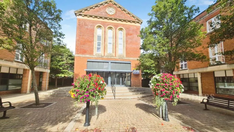 South Square, Knowle, PO17, photo 3