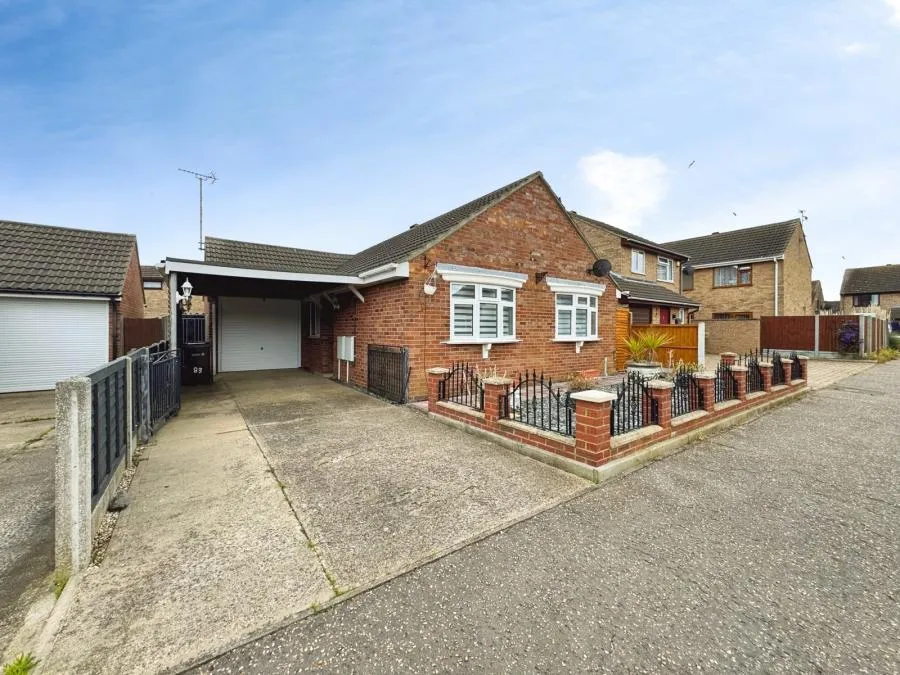 3 bed house for sale, Peter Bruff Avenue, Clacton-on-Sea, CO16