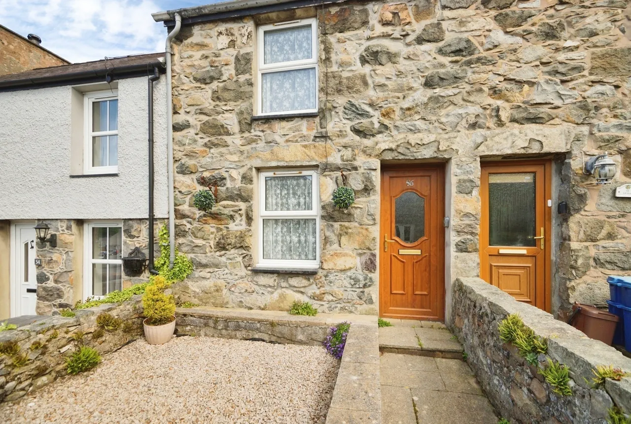 2 bed house for sale, Eifl Road, Trefor, LL54