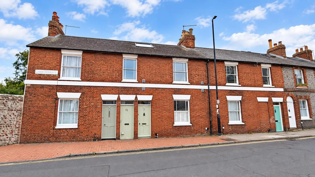 4 bed house for sale, Priory Street, Lewes, BN7
