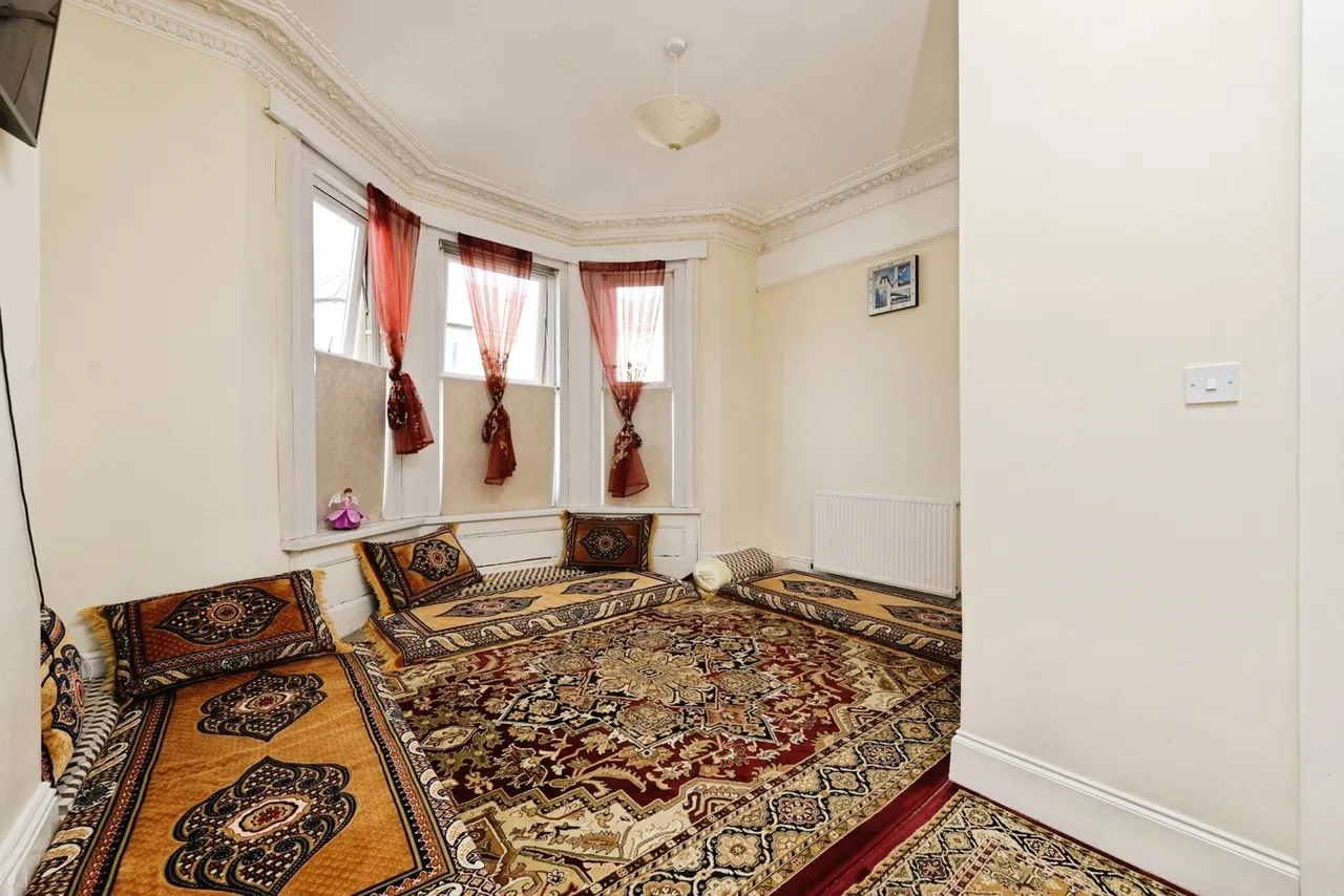 Craven Avenue, PL4, photo 10