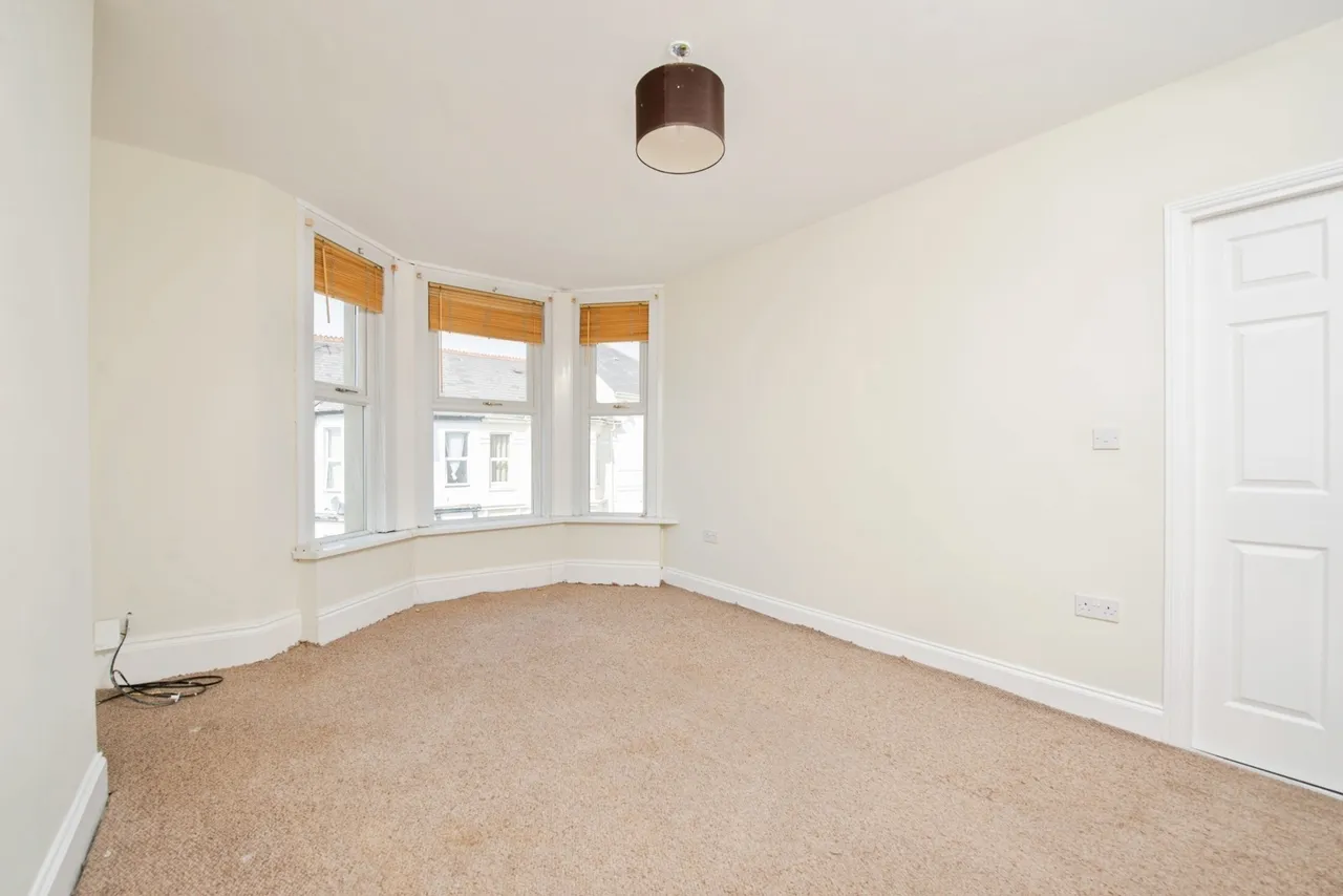 Craven Avenue, PL4, photo 13