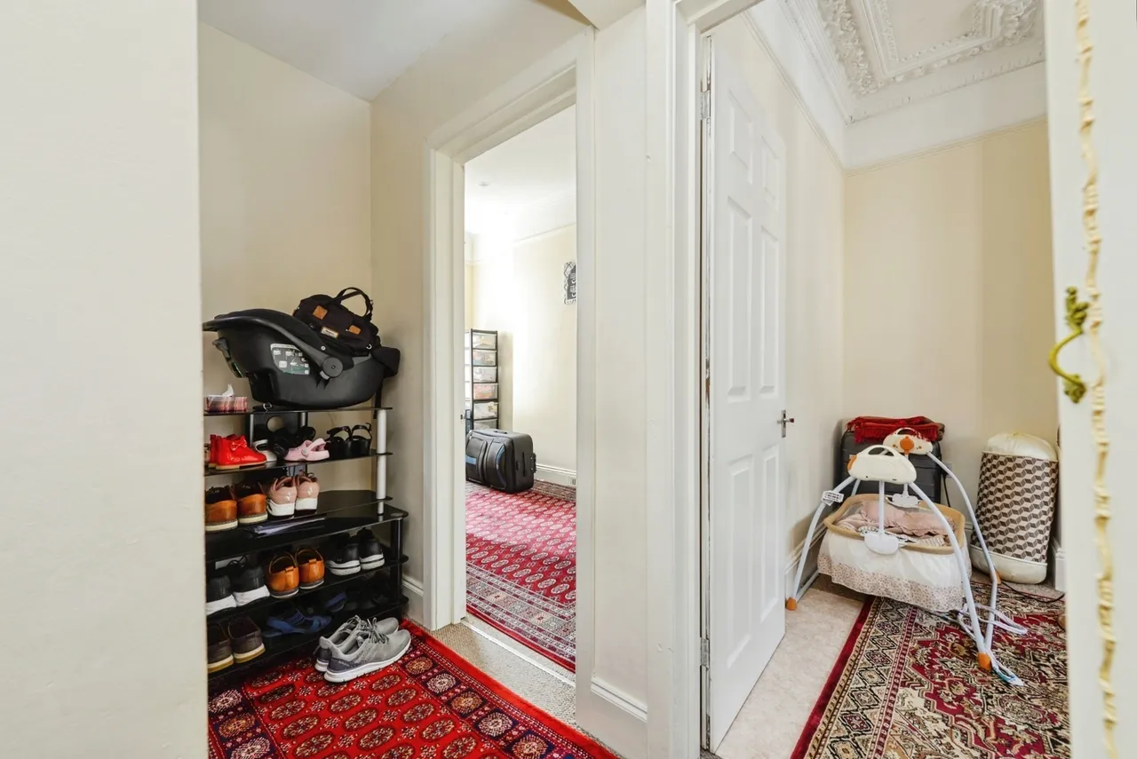 Craven Avenue, PL4, photo 8