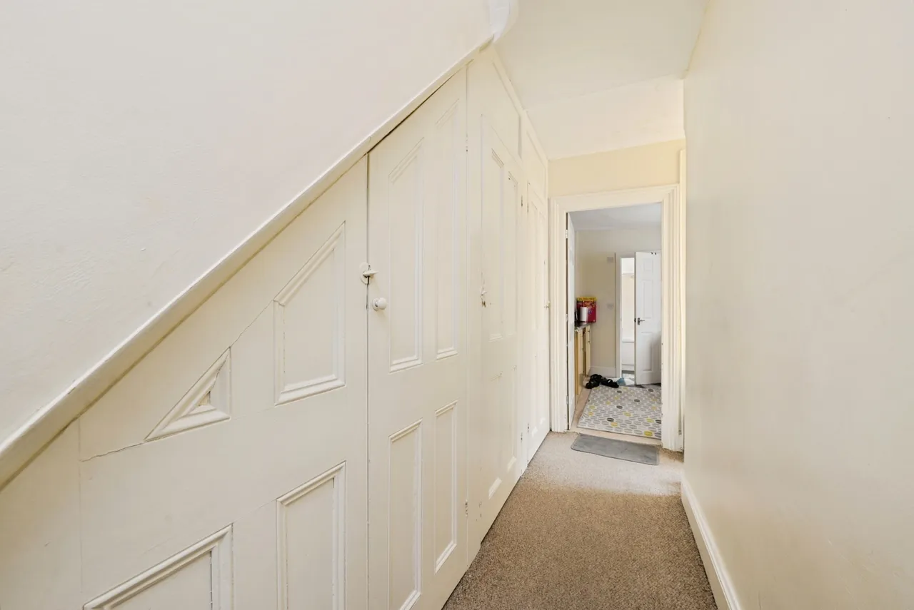 Craven Avenue, PL4, photo 12