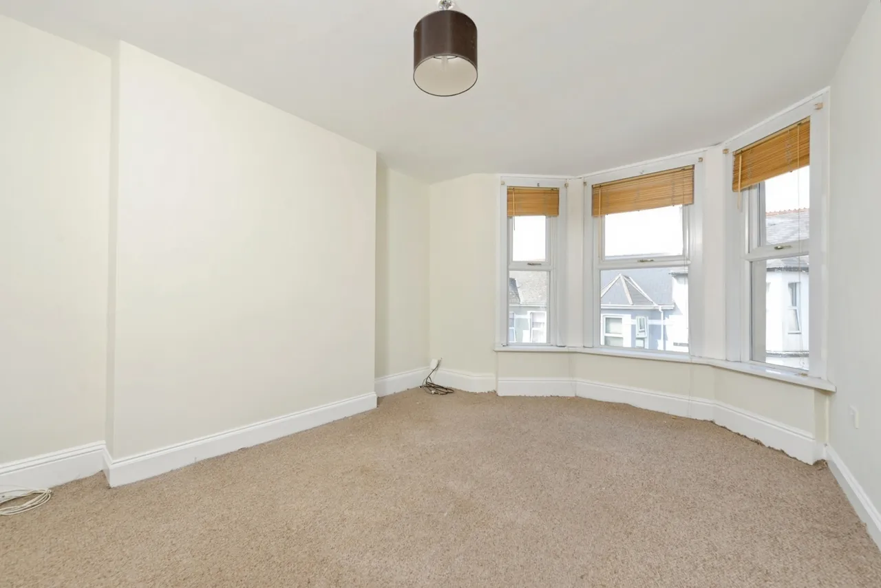 Craven Avenue, PL4, photo 17