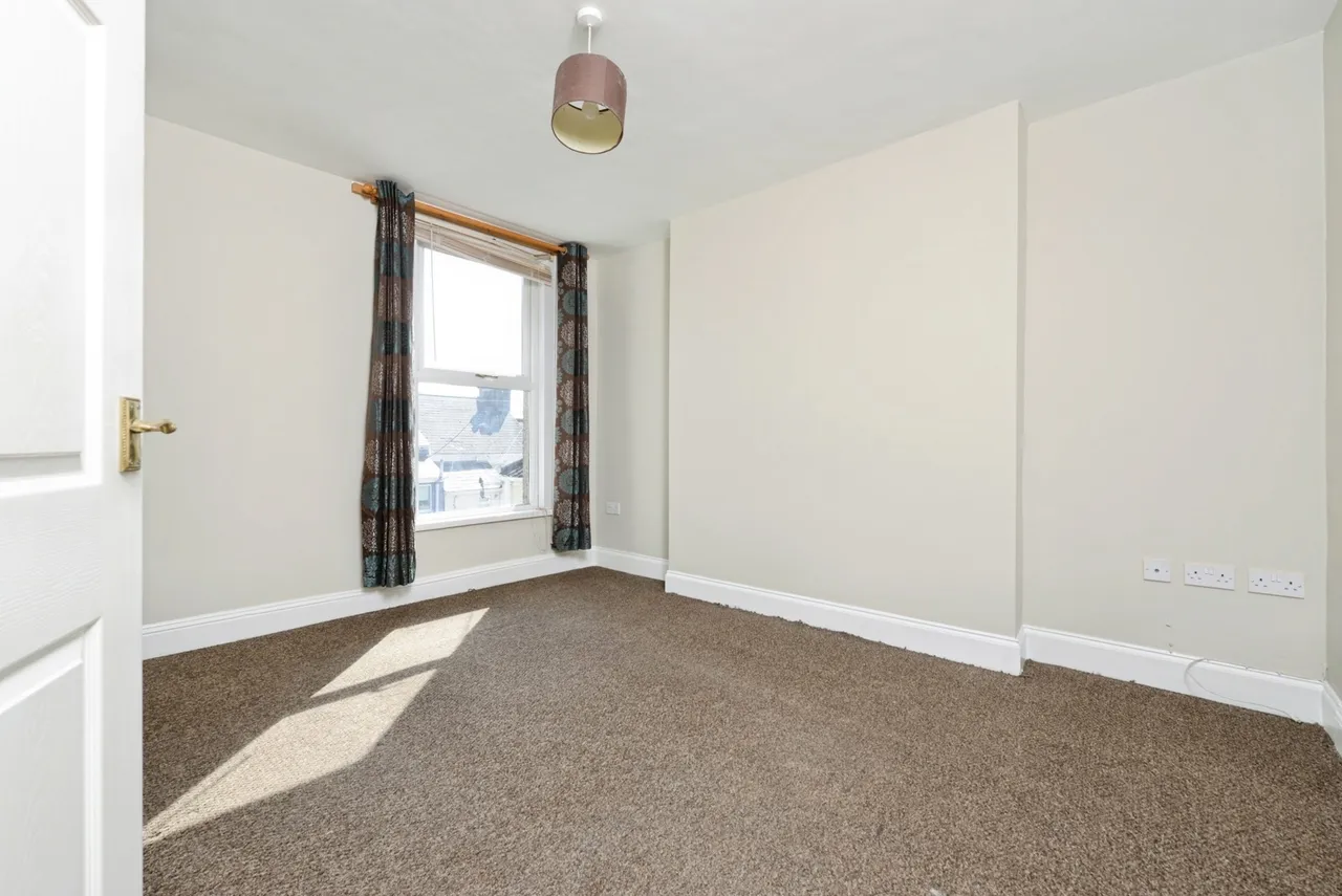 Craven Avenue, PL4, photo 14