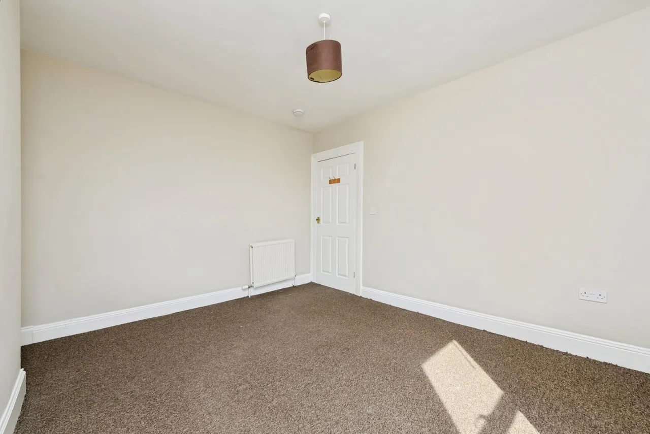 Craven Avenue, PL4, photo 15