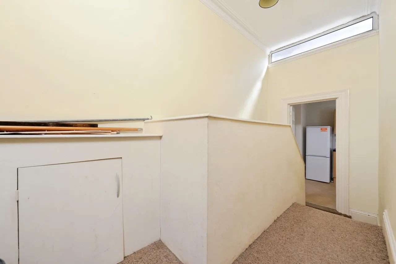 Craven Avenue, PL4, photo 7