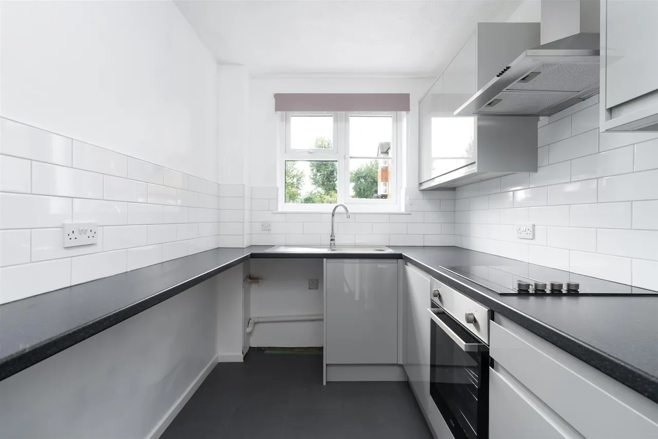 Knowles Close, Yiewsley, UB7, photo 3