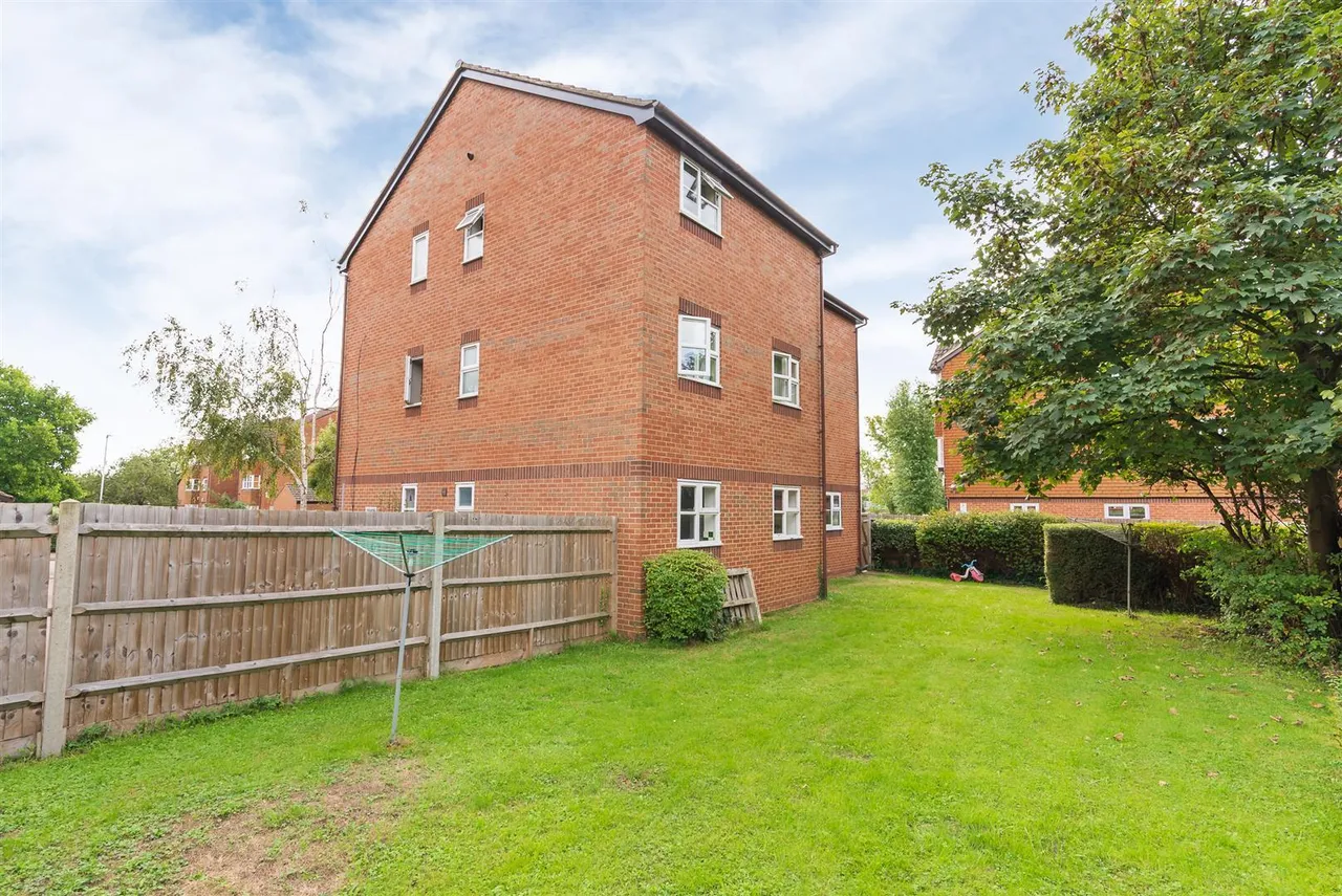Knowles Close, Yiewsley, UB7, photo 10