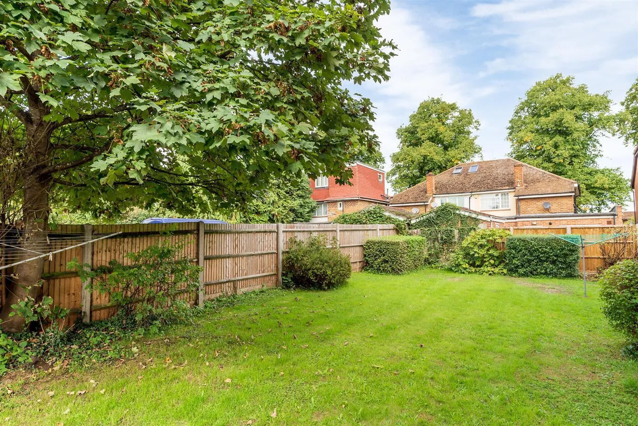 Knowles Close, Yiewsley, UB7, photo 9