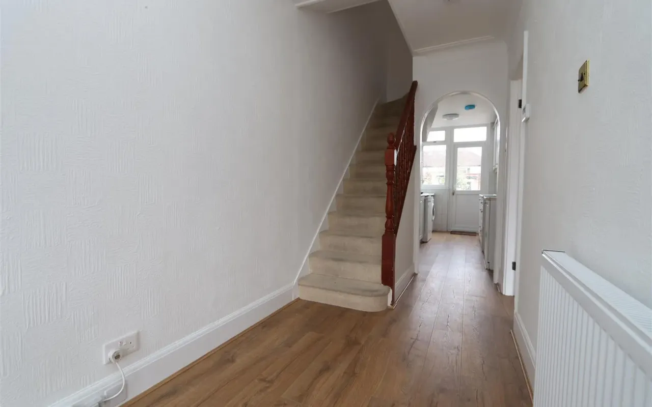 Dorchester Avenue, Palmers Green, N13, photo 3