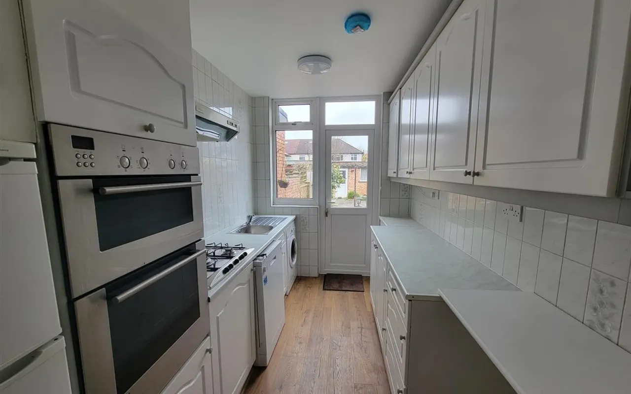 Dorchester Avenue, Palmers Green, N13, photo 6