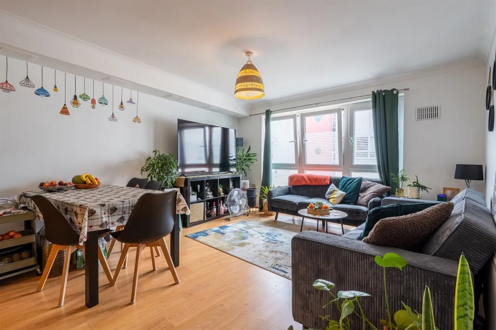 2 bed flat for sale, Romulus Road, Gravesend, DA12