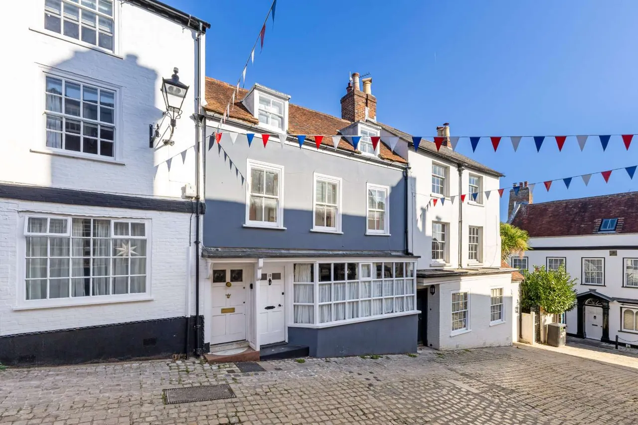 4 bed house for sale, Quay Hill, Lymington, SO41