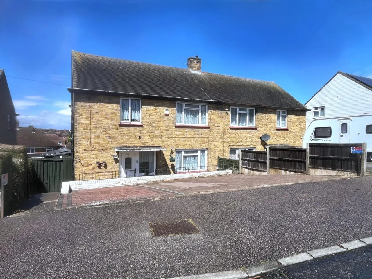 3 bed house for sale — St. Hildas Way, Gravesend, DA12