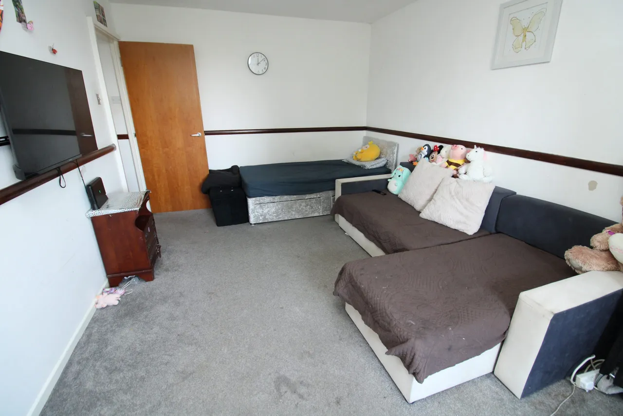 Redwood Grove, Bedford, Bedford, MK42 9NW, photo 2
