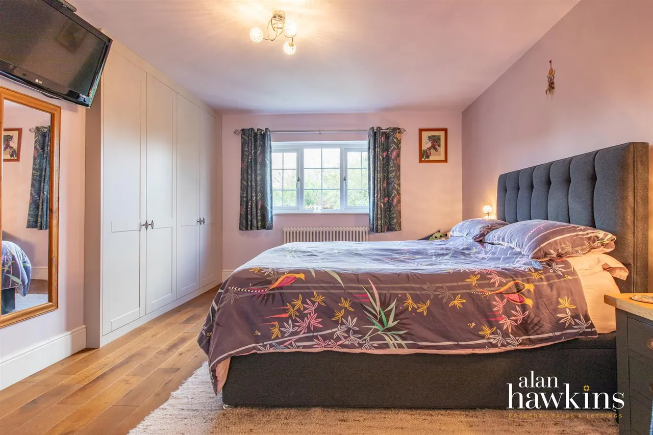 Bradenstoke, SN15, photo 13