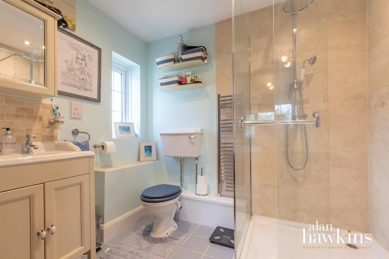 Bradenstoke, SN15, photo 14