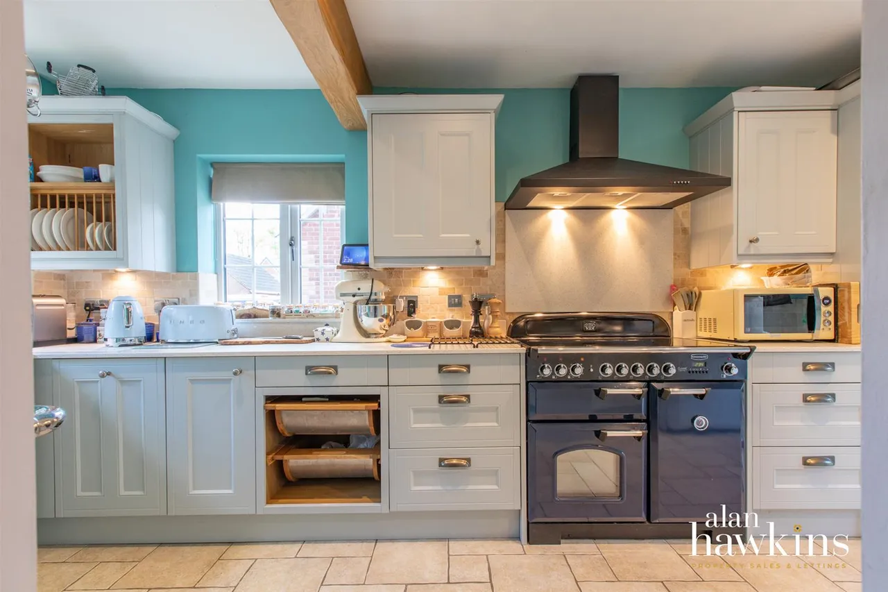 Bradenstoke, SN15, photo 4