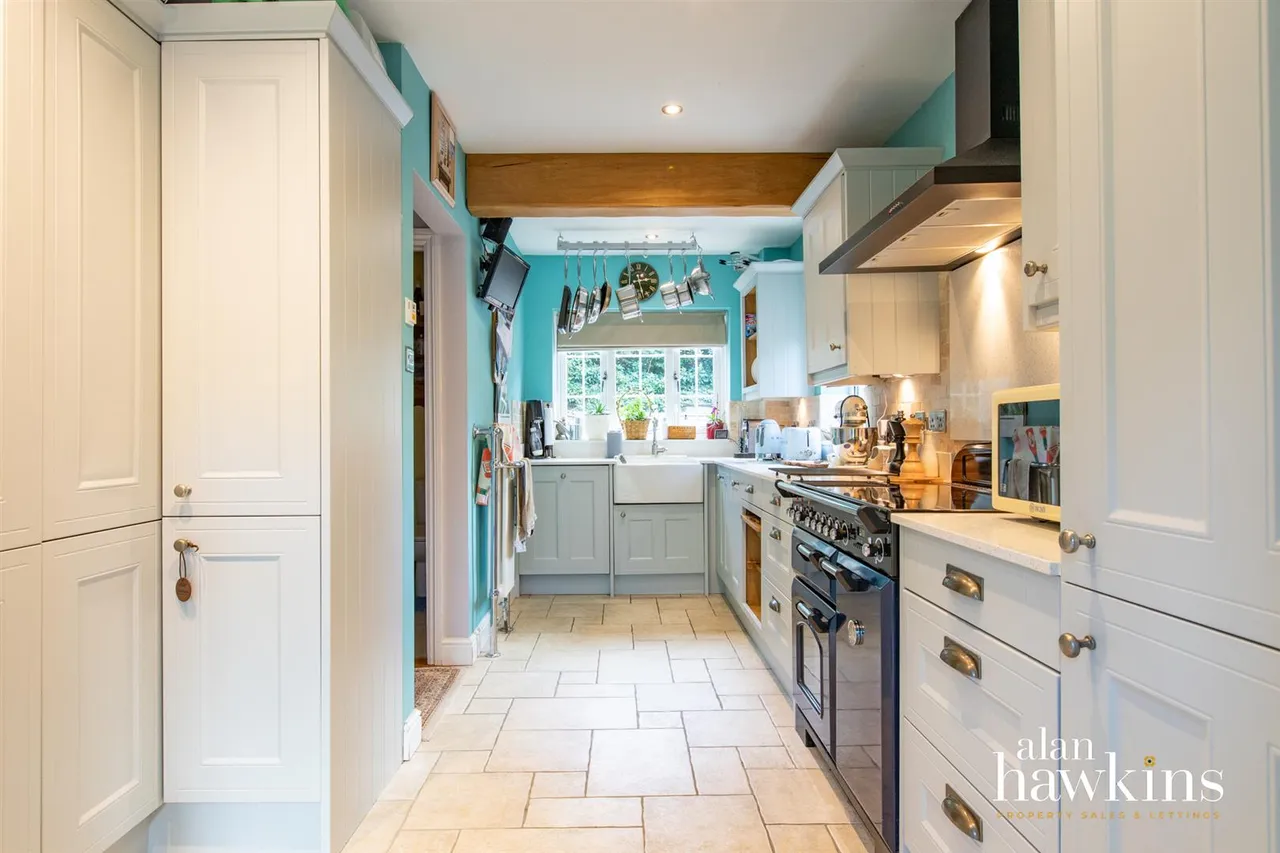 Bradenstoke, SN15, photo 3