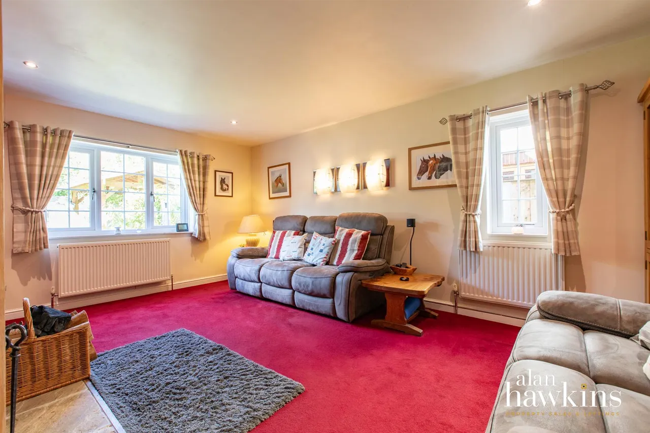Bradenstoke, SN15, photo 10