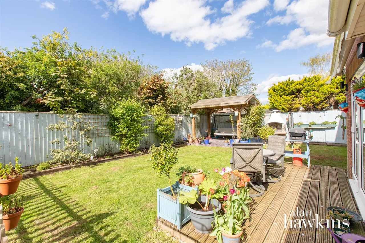 Bradenstoke, SN15, photo 18