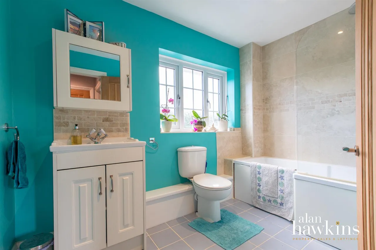 Bradenstoke, SN15, photo 12