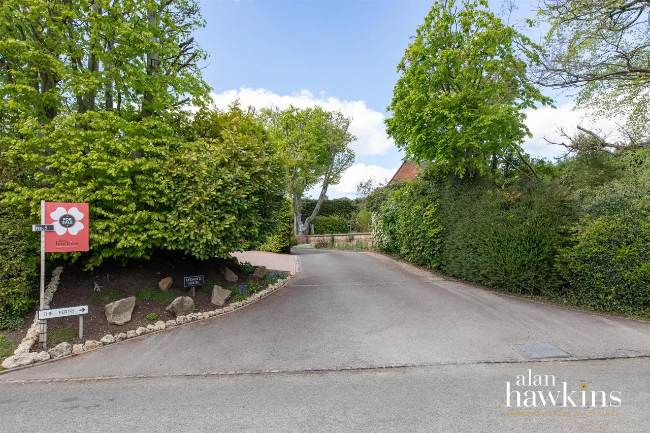 Bradenstoke, SN15, photo 21