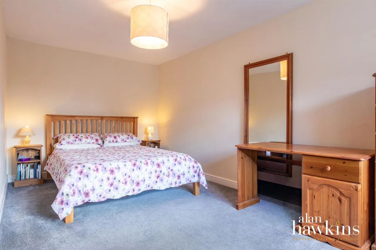 Bradenstoke, SN15, photo 16
