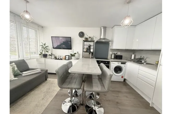 Augustus Close, Brentford, photo 5