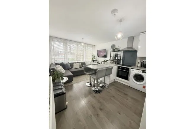 Augustus Close, Brentford, photo 2